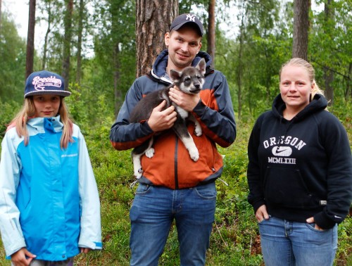 Cissi är då tredje tiken som stannar i Småland. I Aneby finns hon hos Fredrik Trofast och Annaida Franzén.